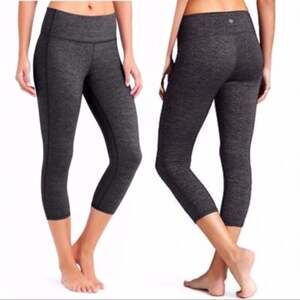 Athleta Women's ST Chaturanga High Rise Odyssey Gray Athletic Capri Leggings EUC